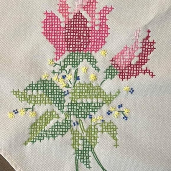 78x57 Vintage Hand Embroidered Cross Stitch Tablecloth + 8 Napkins Floral EUC - Picture 5 of 10